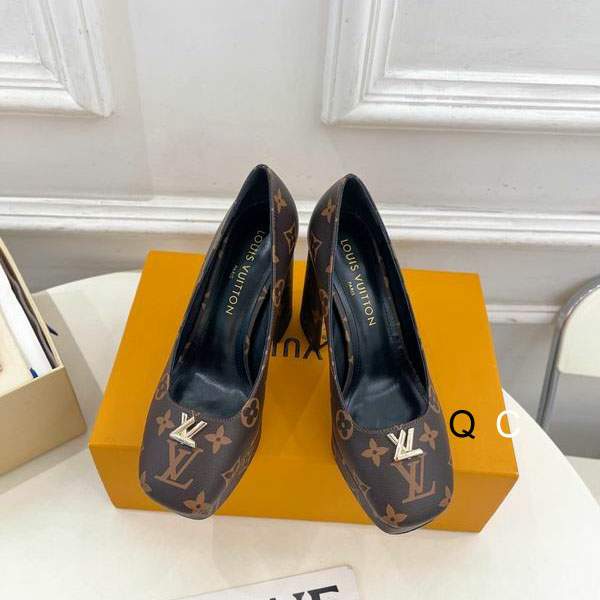 Picture of Louis Vuitton Shoes _SKULVsz35-4011CMXC110112443